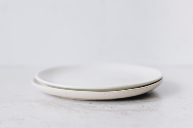 Buying Guide:  Choosing The Right Shape of Plates